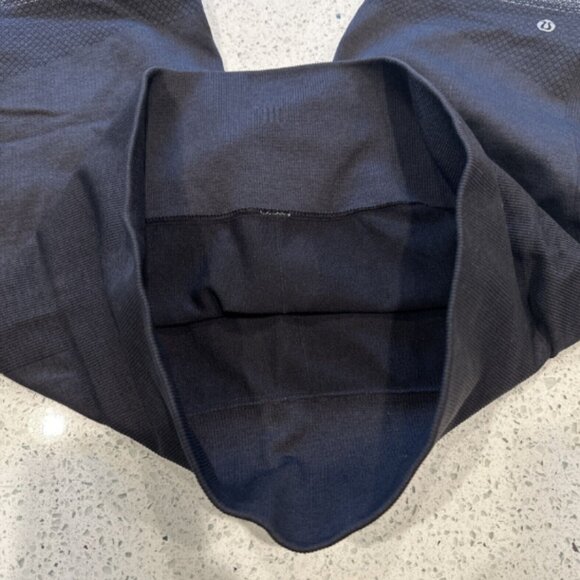 LULULEMON 8 Seamlessly Street Heathered Black Cropped Leggings High Compression - Picture 12 of 13